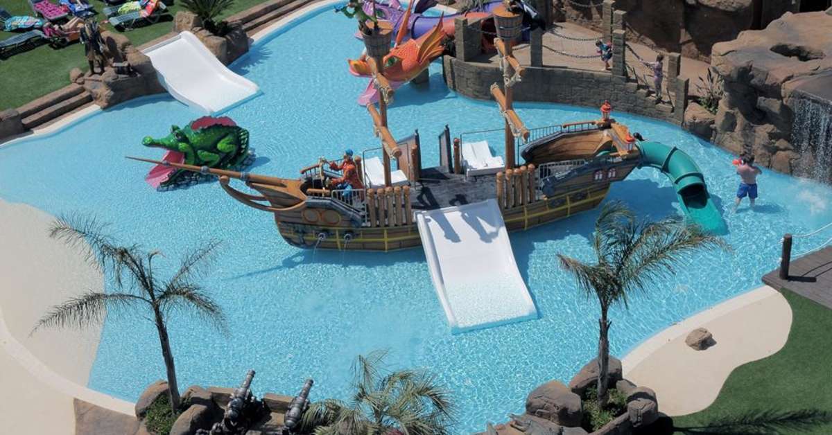 Een foto van het zwembad bij Hotel Evenia Olympic Palace