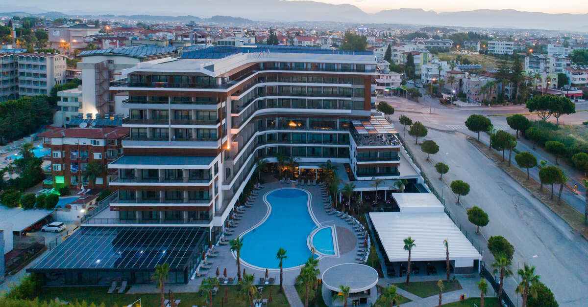Een foto van het zwembad bij Alexia Resort & Spa