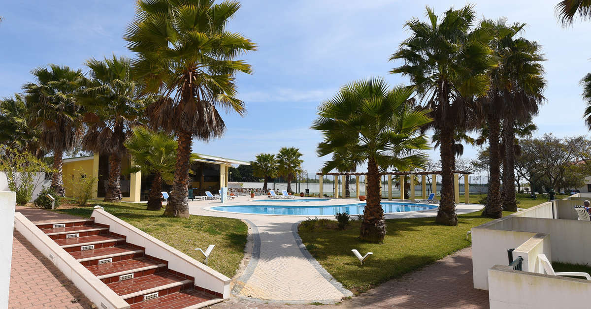 Ein Foto vom Pool im Praia Da Lota Apartments