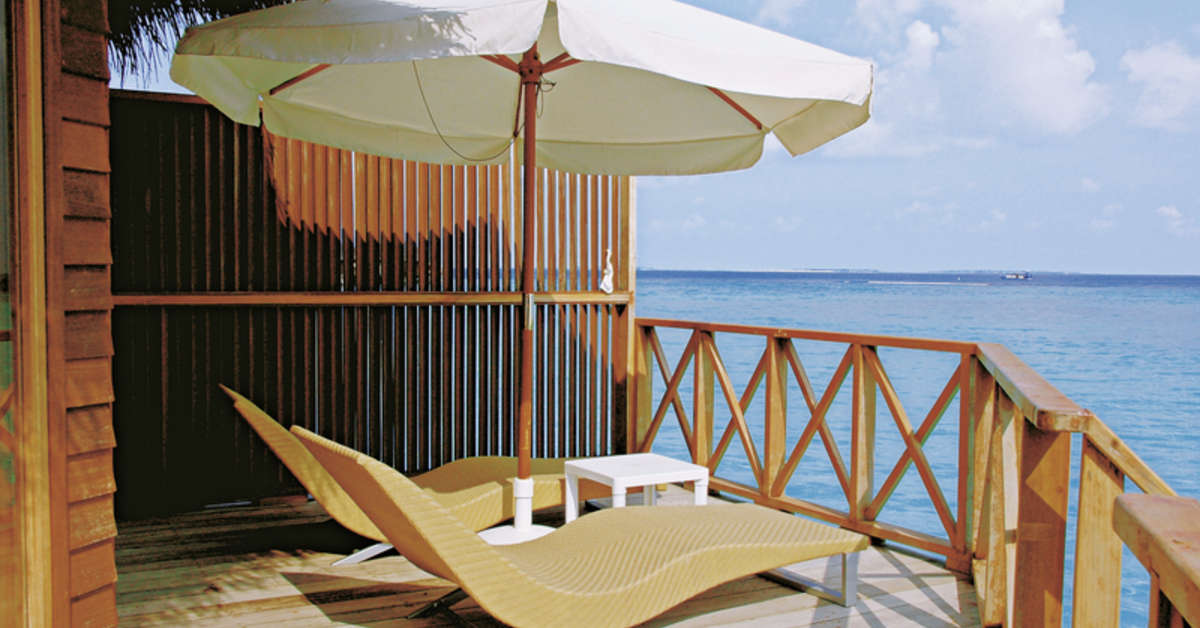 Een foto van het terras bij Thulhagiri Island Resort & Spa