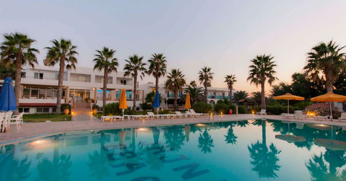 Een foto van het zwembad bij Irina Beach Aparthotel