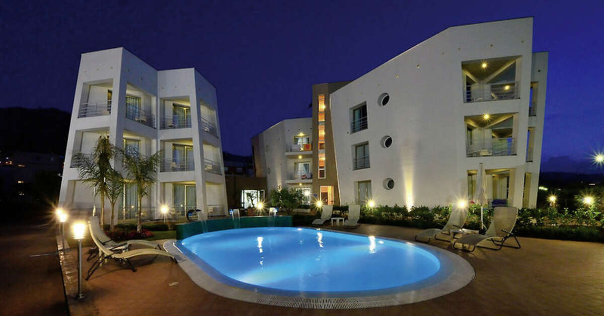 Ein Foto vom Pool im Hotel Astro Suite