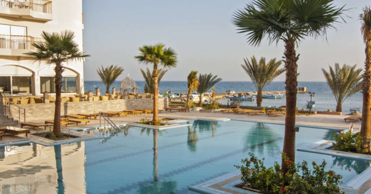 Een foto van het zwembad bij Royal Star Beach Resort