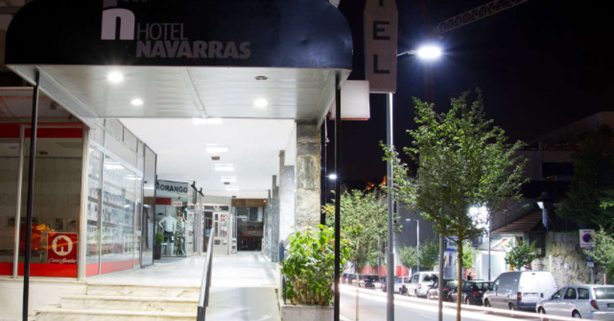 Een foto van de buitenkant van Hotel Navarras