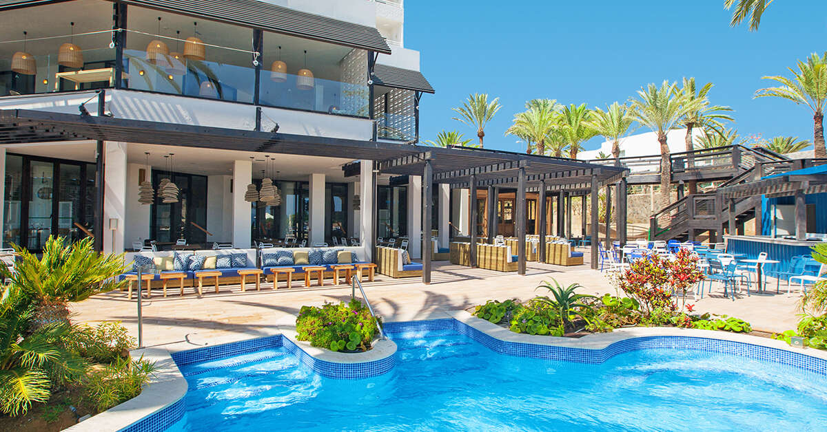 Een foto van het zwembad bij Corallium Dunamar by Lopesan Hotels