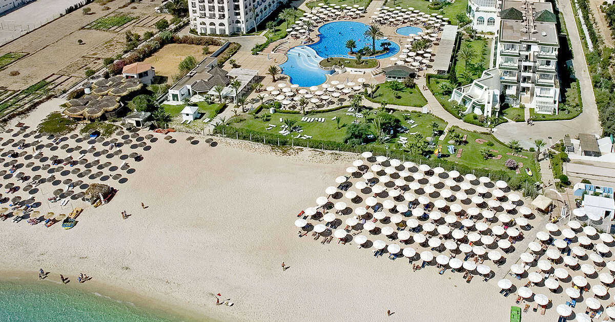 Een foto van de buitenkant van El Mouradi Palm Marina