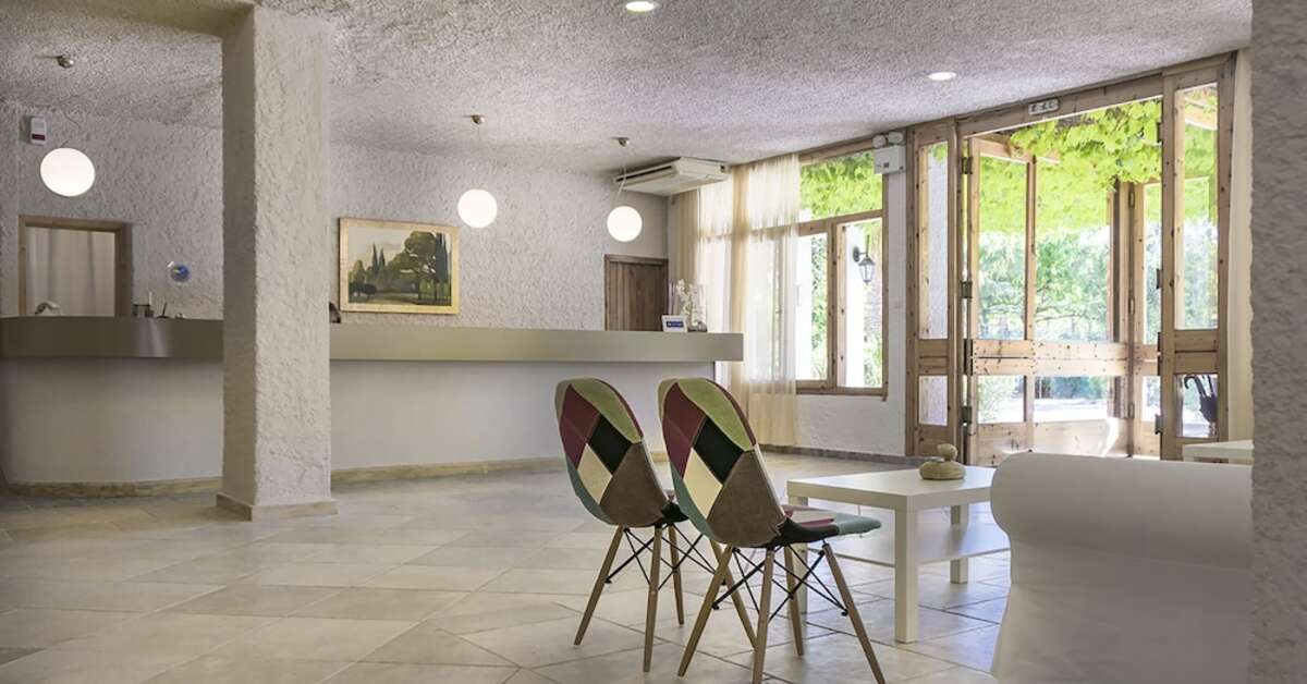 Een foto van het interieur van The Grove Seaside Hotel