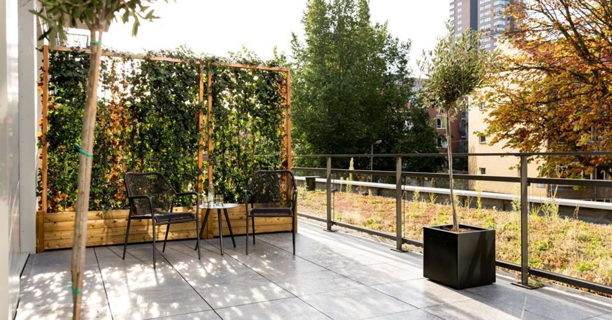Een foto van het terras bij The Slaak Rotterdam