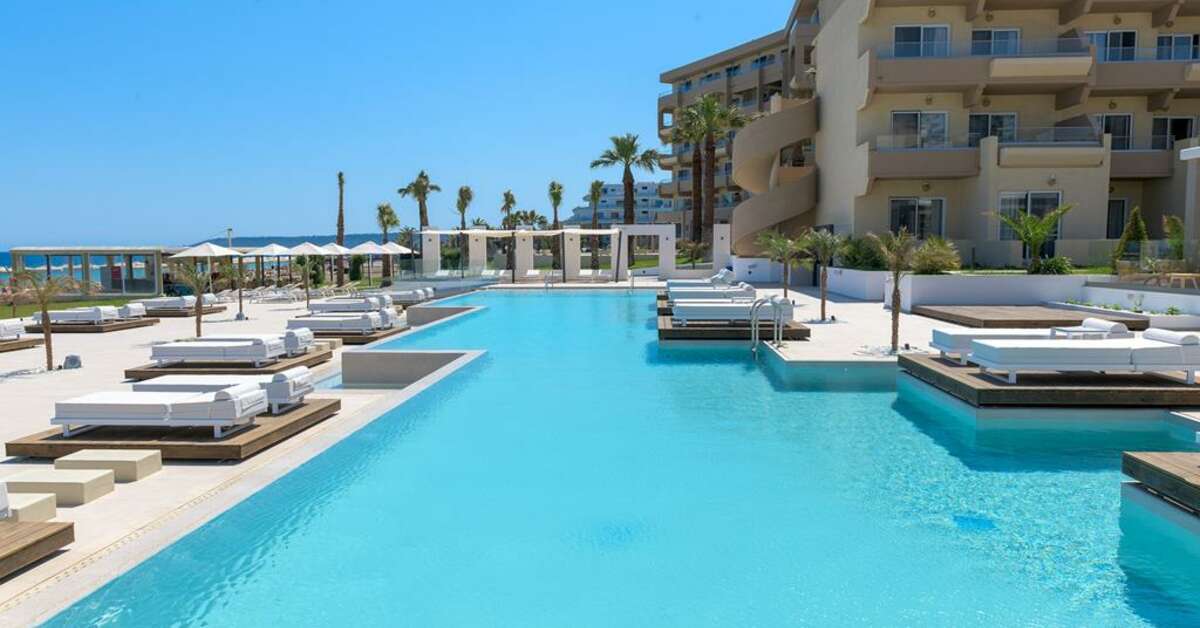 Een foto van het zwembad bij Sun Beach Resort