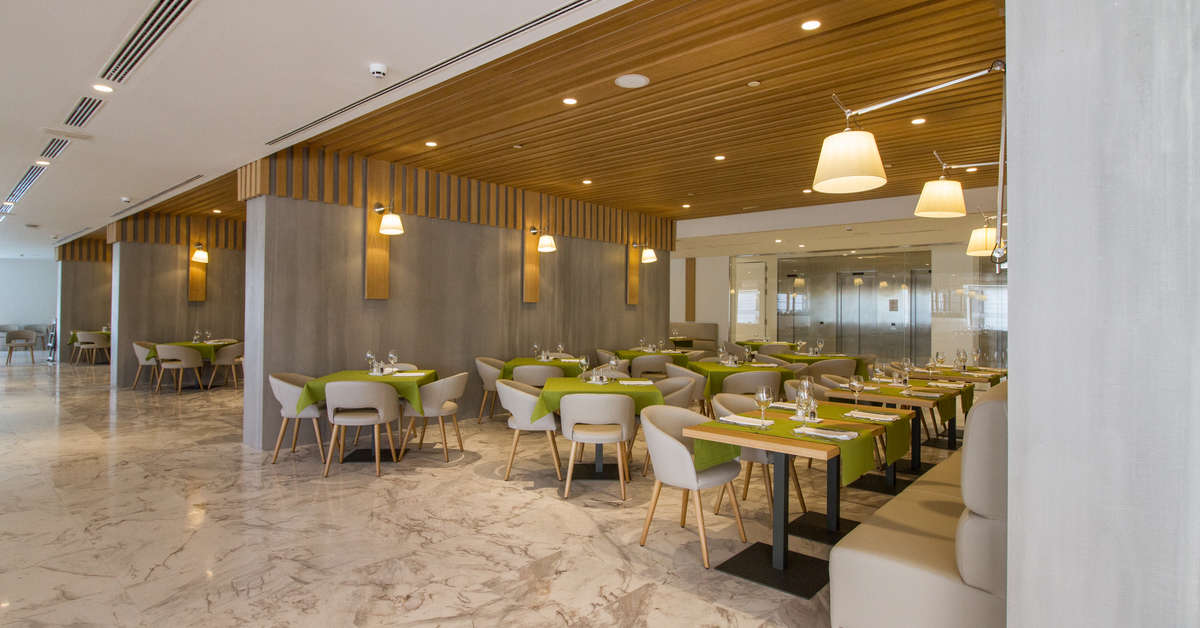 Een foto van het interieur van Estimar Calpe Suitopia 3 &Three