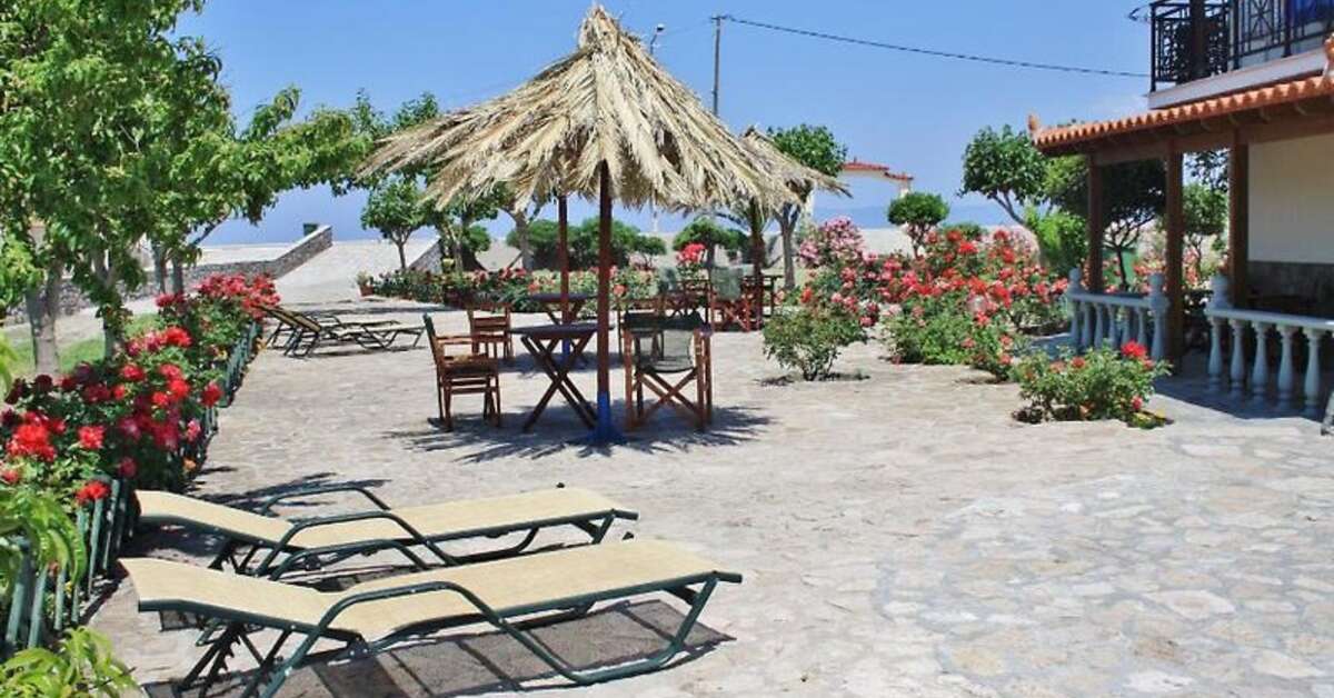 Een foto van het terras bij Villa Vicky Studios