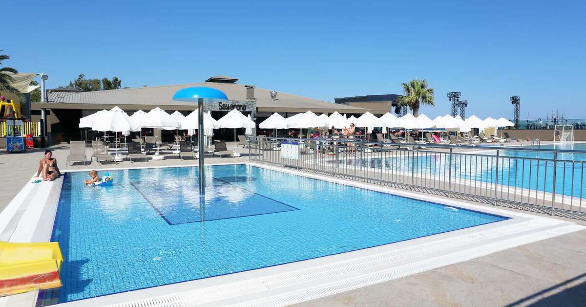Een foto van het zwembad bij Sailor's Beach Club
