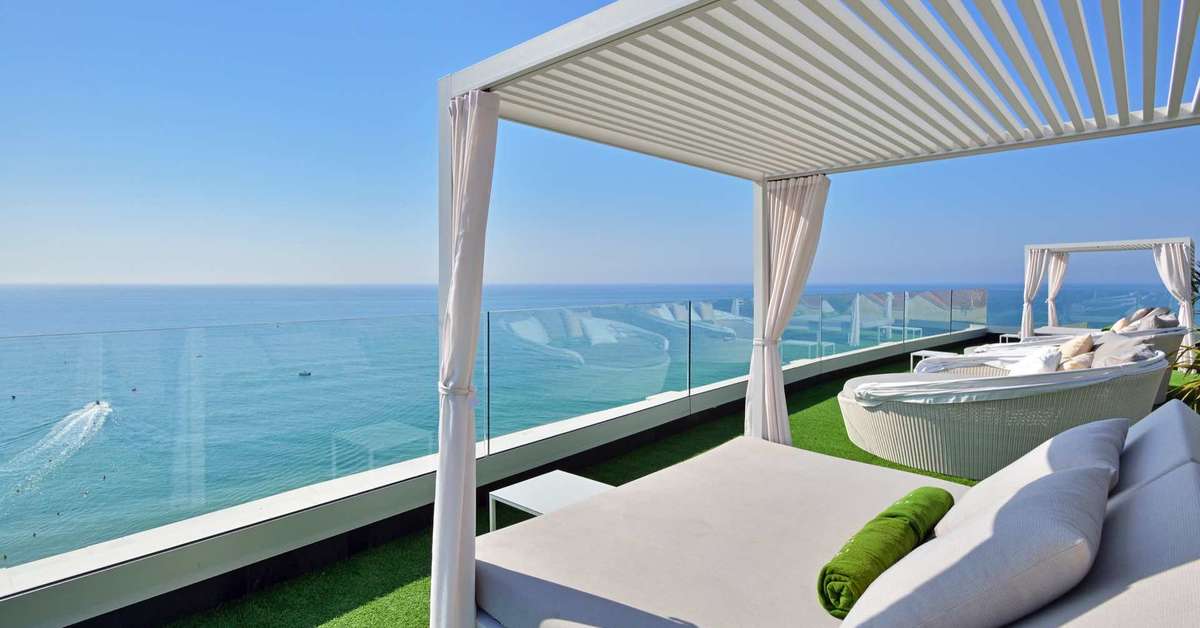 Een foto van het terras bij Melia Costa Del Sol