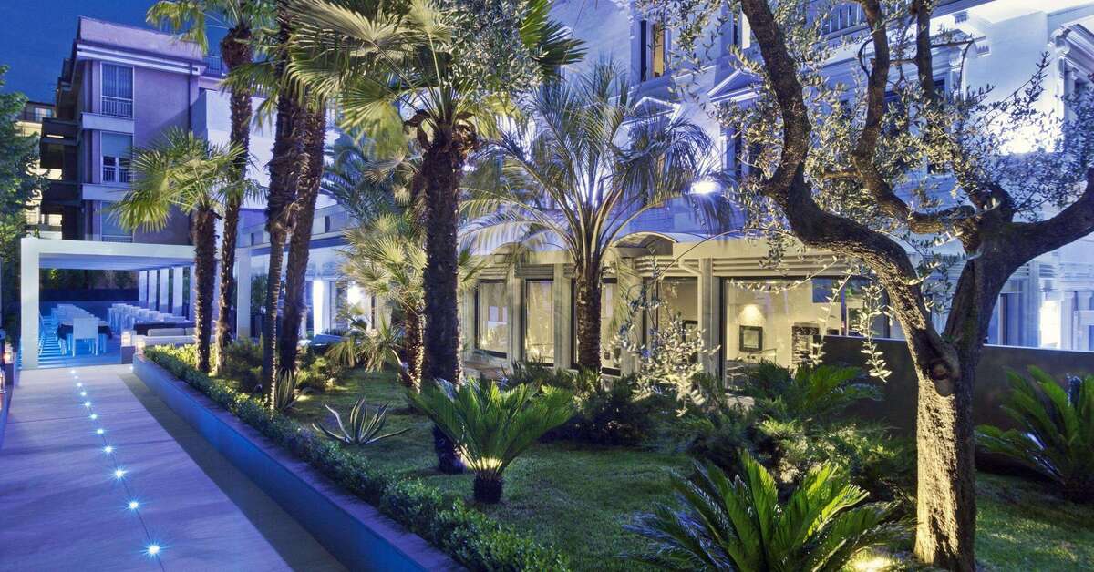 Een foto van de buitenkant van Hotel Montecatini Palace