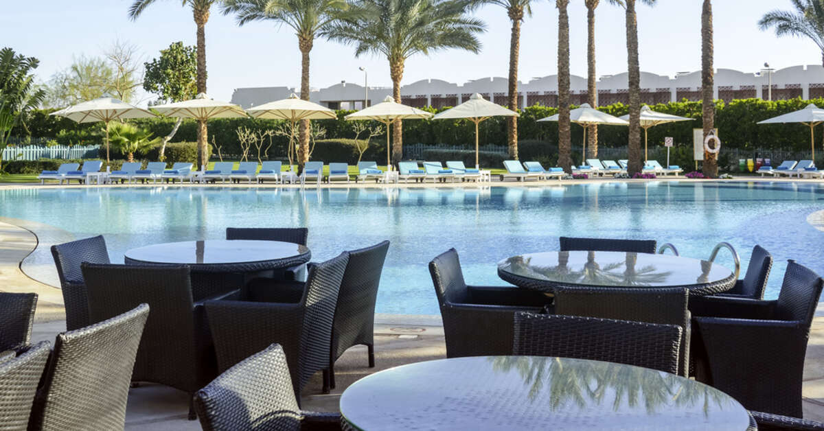 Ein Foto von der Terrasse im Novotel Sharm El Sheikh Palm