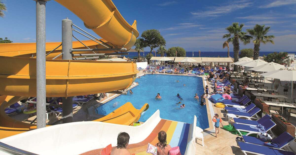 Een foto van het zwembad bij Petunya Beach Resort
