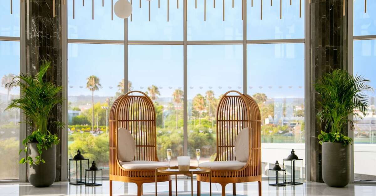 Een foto van het interieur van Nissiblu Beach Resort