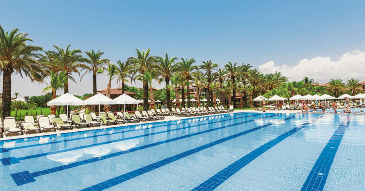 Een foto van het zwembad bij Club Calimera Serra Palace