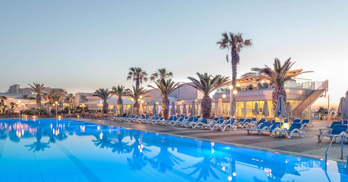 Een foto van het zwembad bij Lyttos Beach