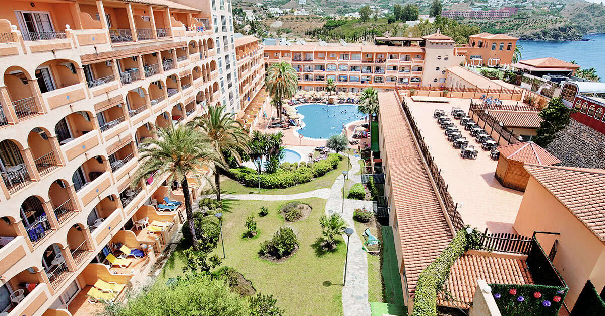 Een foto van het zwembad bij Hotel Bahia Tropical