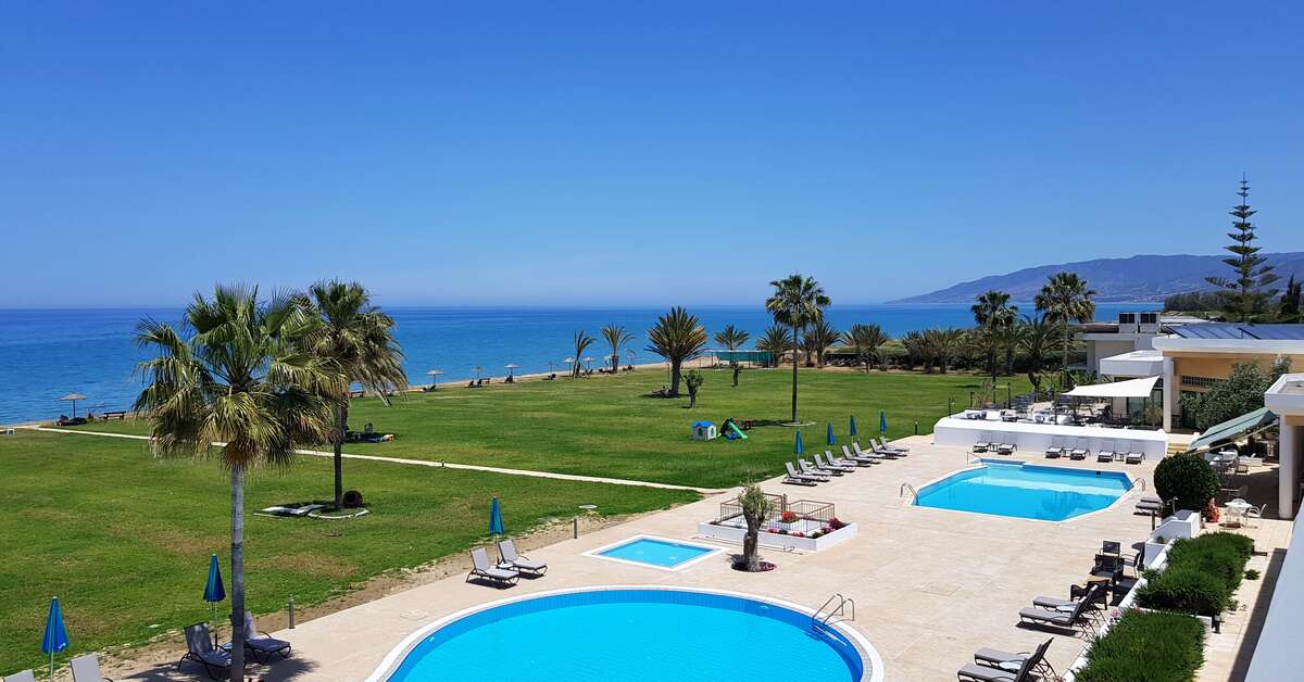 Ein Foto vom Pool im Natura Beach Hotel & Villas