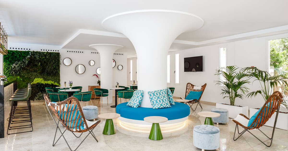Een foto van de buitenkant van Hotel Tora