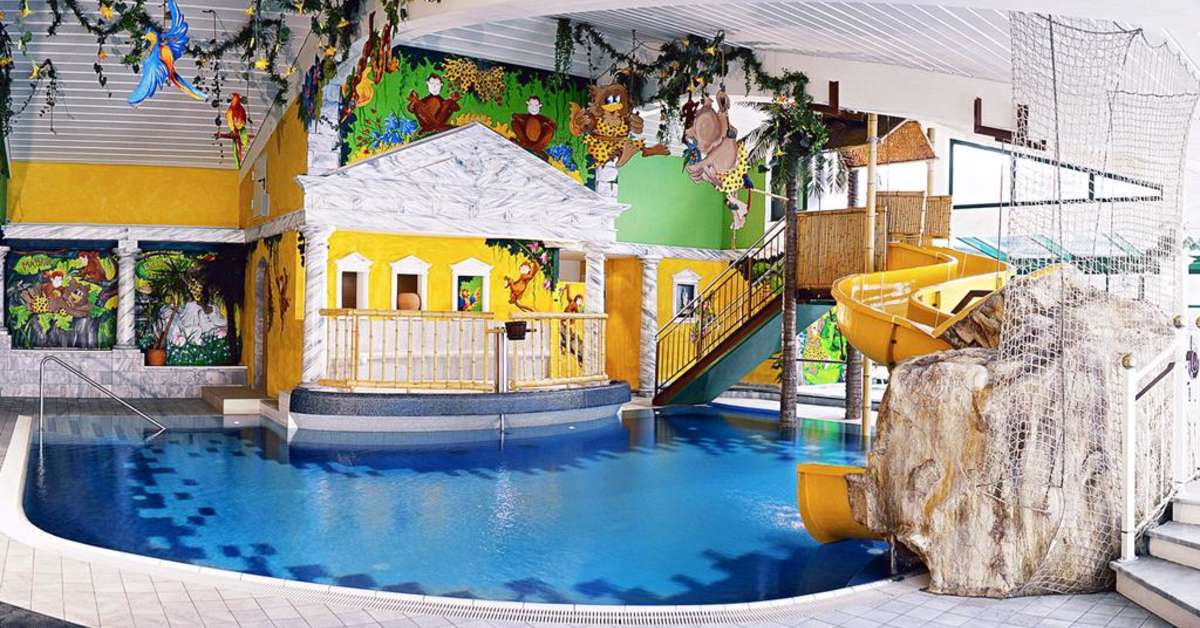 Een foto van het zwembad bij Falkensteiner Hotel Cristallo