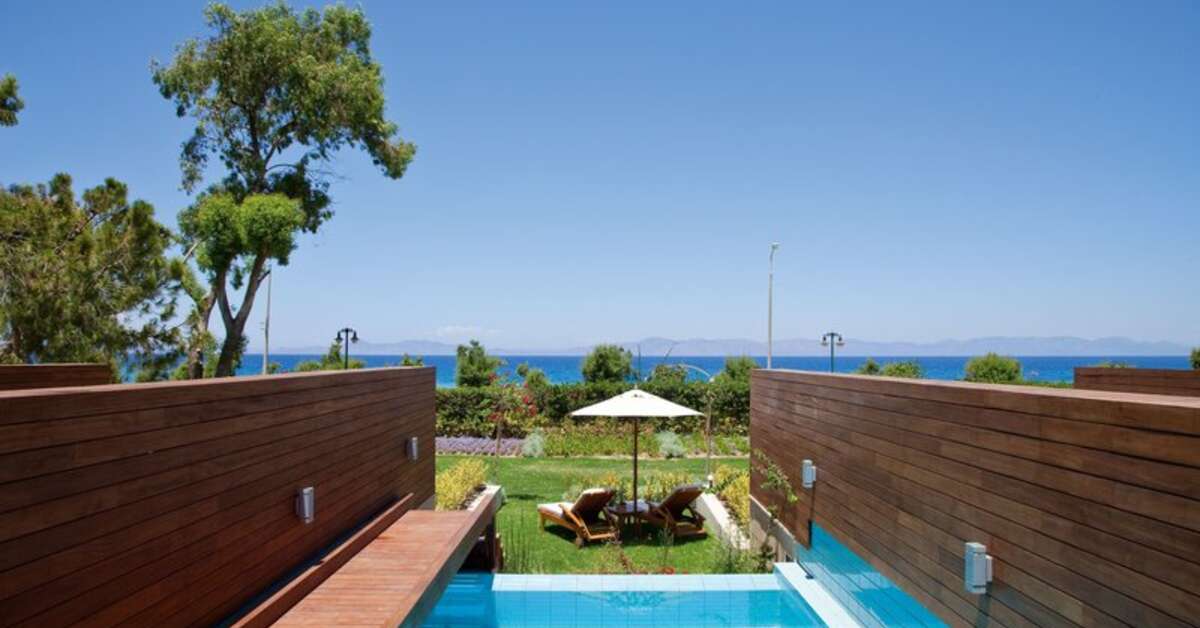 Een foto van het zwembad bij Elite Suites by Rhodes Bay
