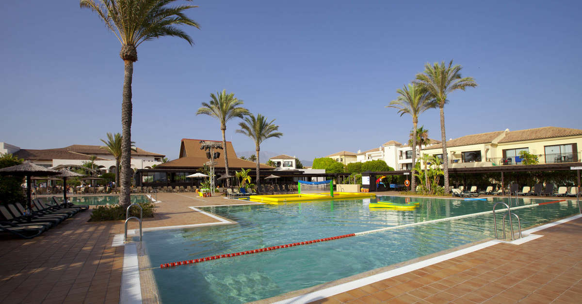 Een foto van het zwembad bij Impressive Playa Granada Golf