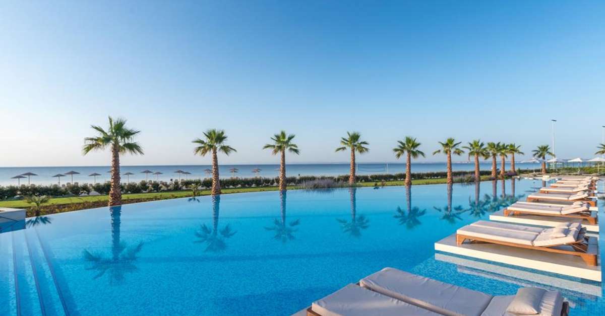 Een foto van het zwembad bij TUI Blue Lagoon Palace
