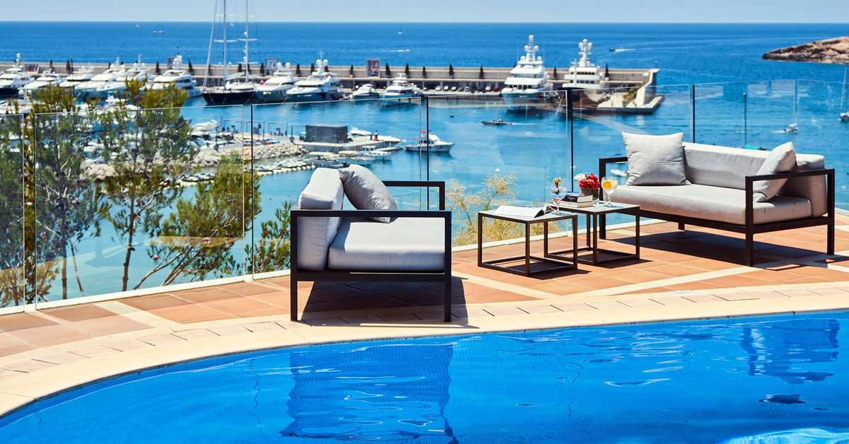 Een foto van het terras bij Pure Salt Port Adriano