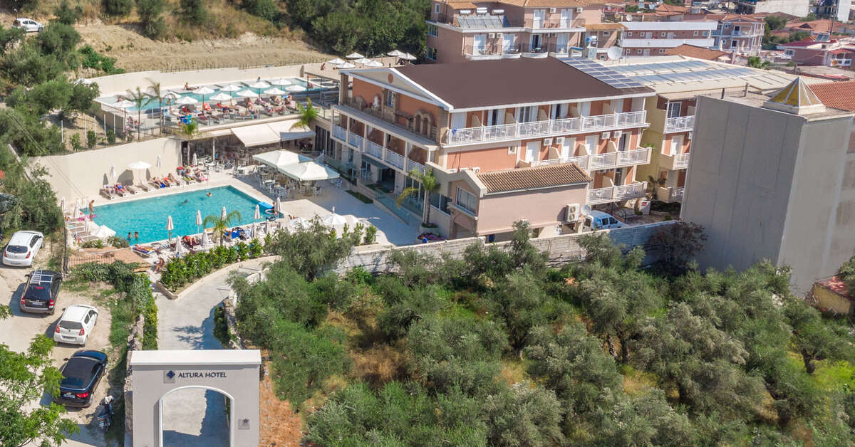 Ein Foto vom Pool im Altura Hotel