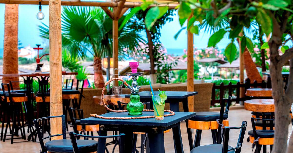 Een foto van de faciliteiten bij Cavo Maris Beach Hotel