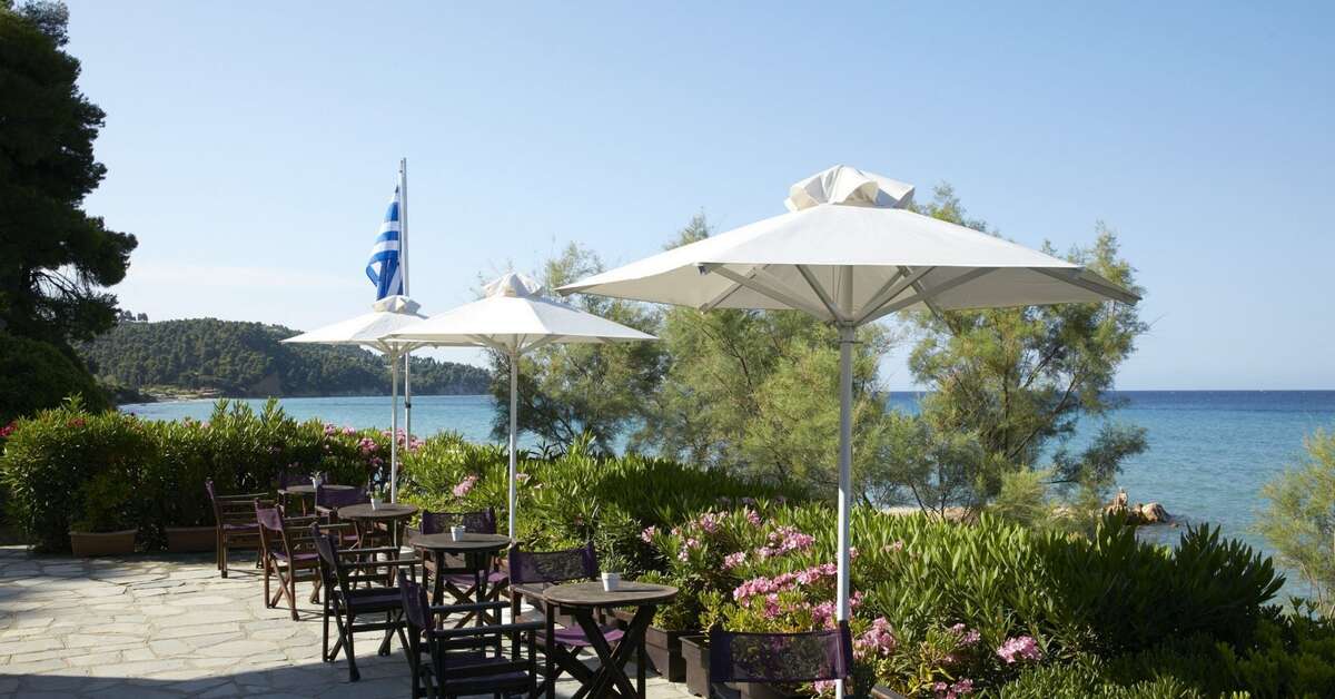 Een foto van het terras bij Simantro Resort