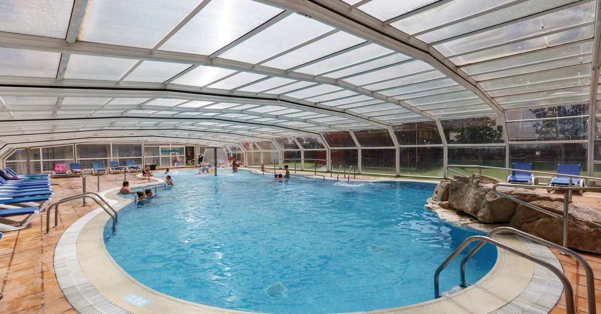 Een foto van het zwembad bij Hotel GHT Oasis Park & Spa