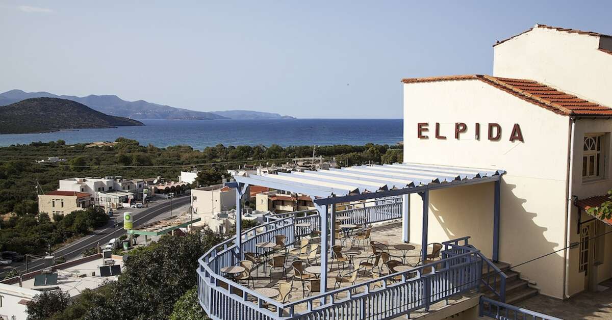 Een foto van het terras bij Elpida Village