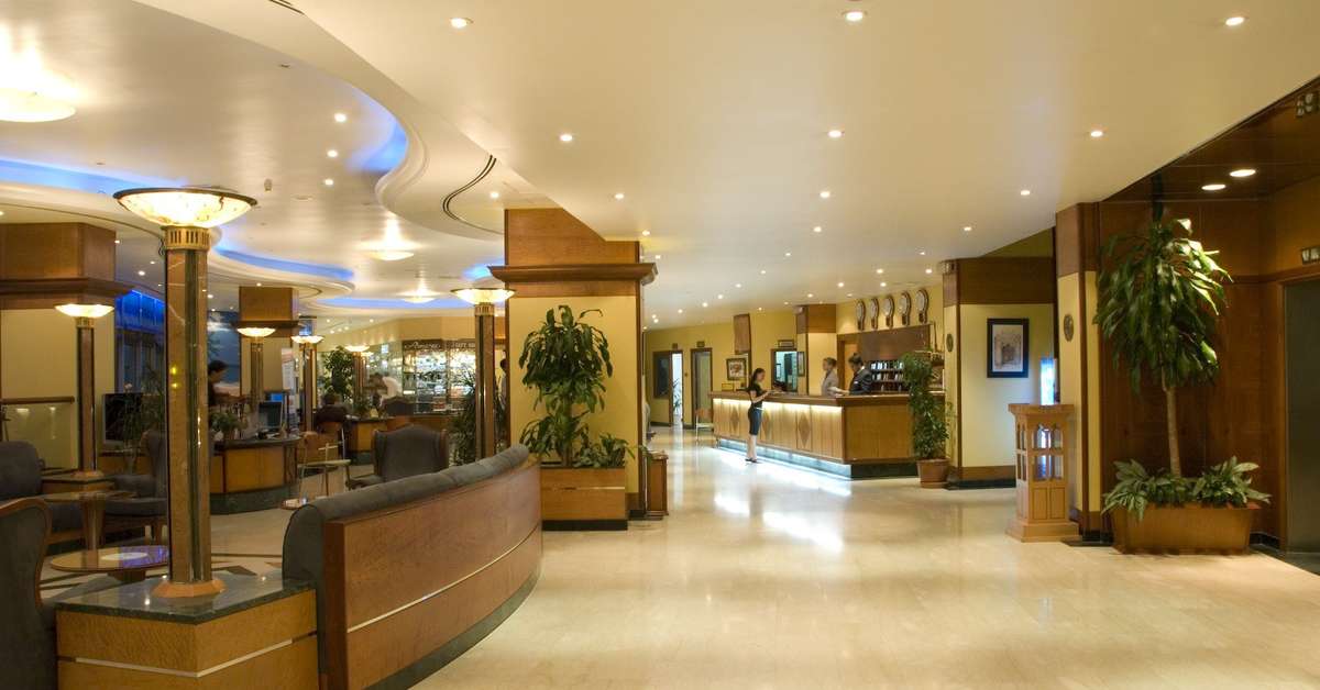 Een foto van het interieur van Occidental Sharjah Grand