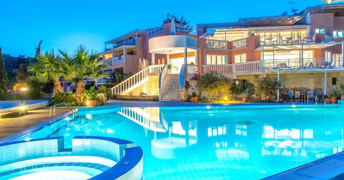 Een foto van het zwembad bij Belvedere Luxury Suites