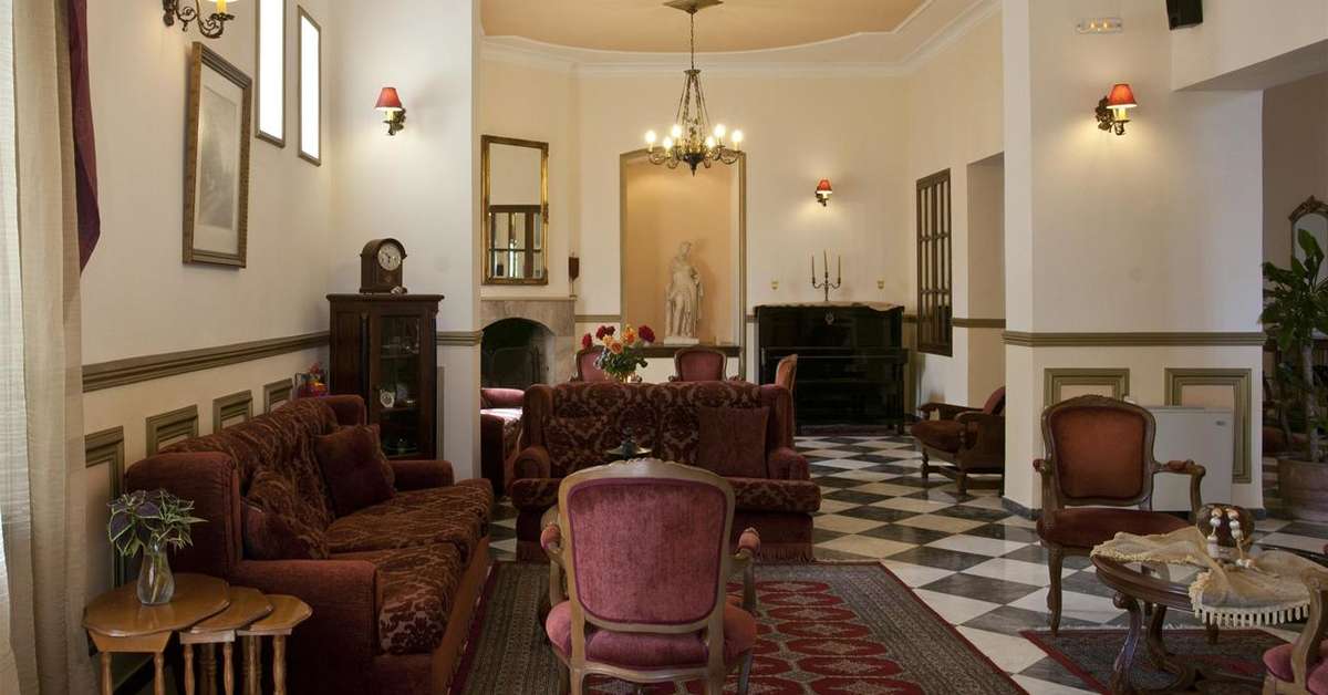 Een foto van het interieur van Halepa Hotel