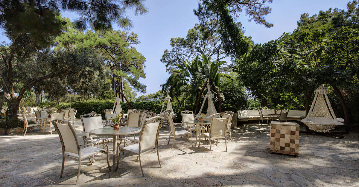 Een foto van het terras bij TUI Magic Life Sarigerme