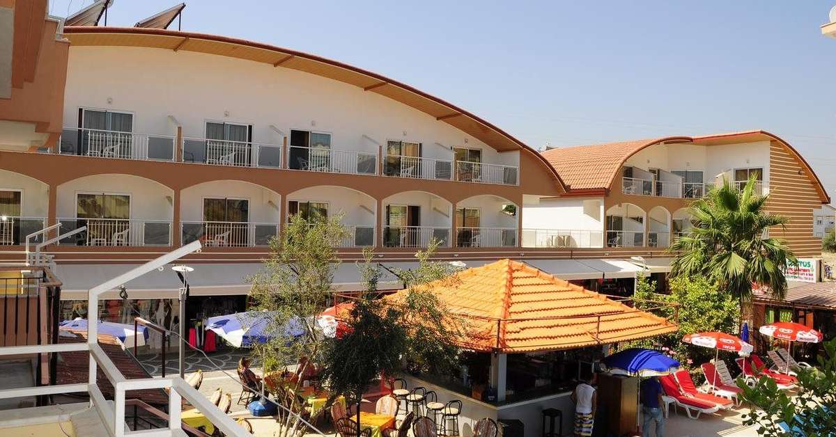 Een foto van de buitenkant van Side Orient Aparthotel