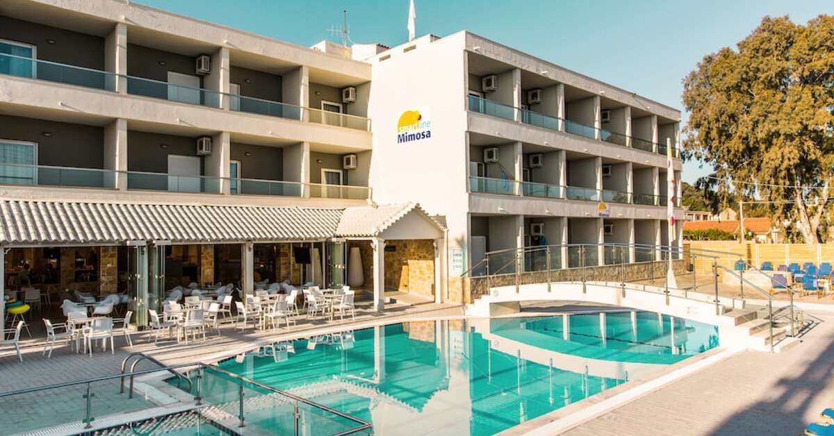 Een foto van het zwembad bij Hotel Mimosa