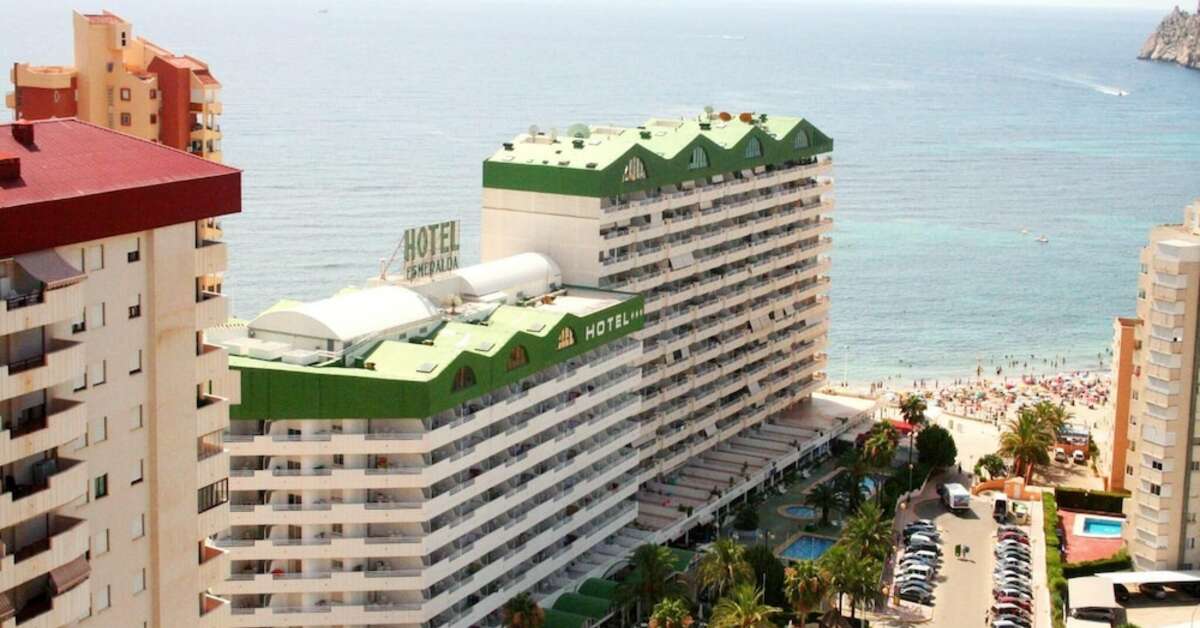 Een foto van de buitenkant van AR Roca Esmeralda & Spa