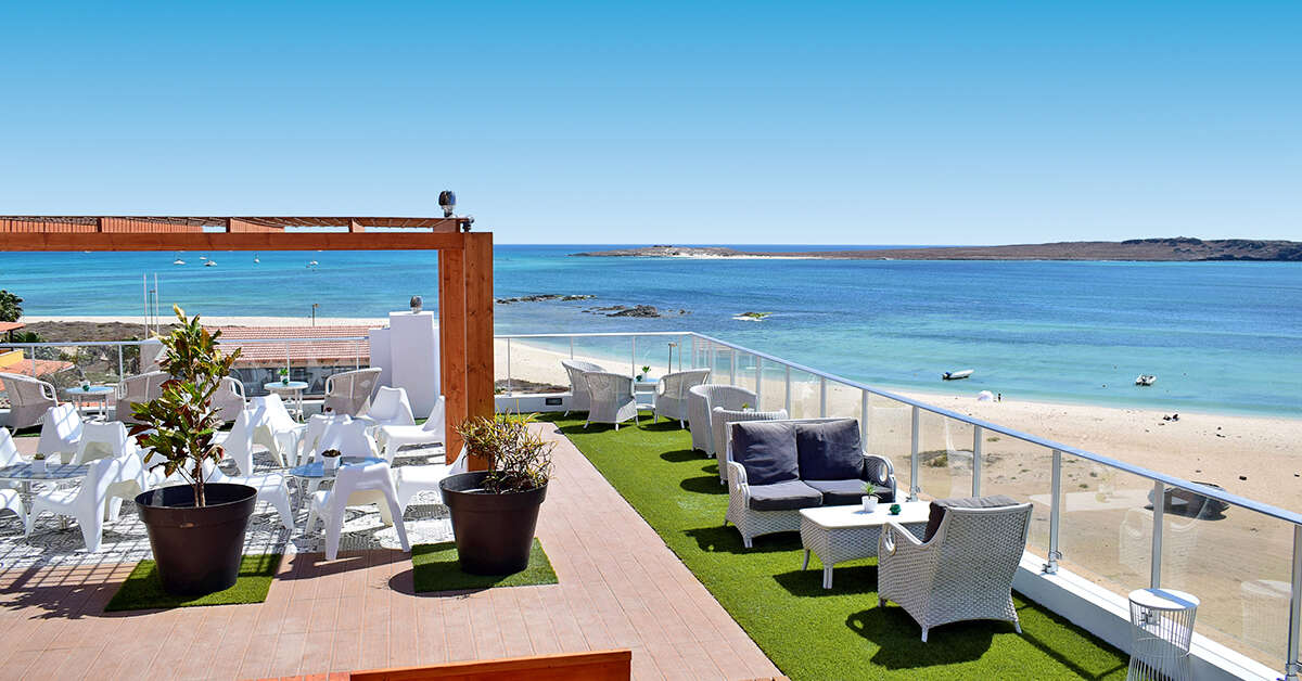 Een foto van het terras bij Ouril Hotel Agueda