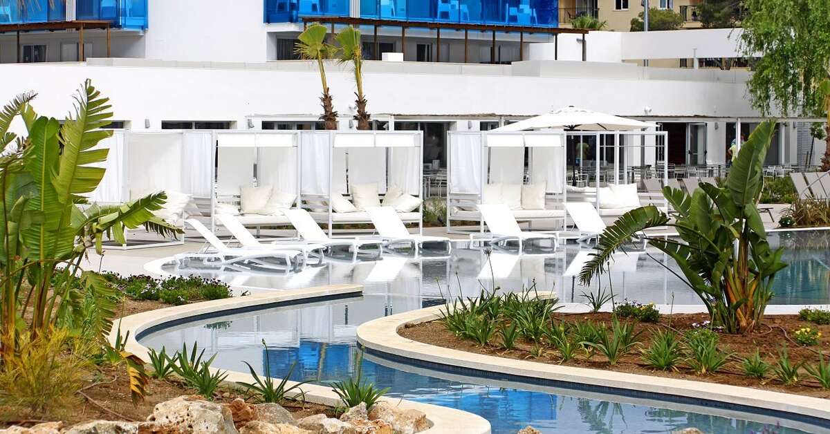 Ein Foto vom Pool im BG Tonga & Suites Tower Design Hotel