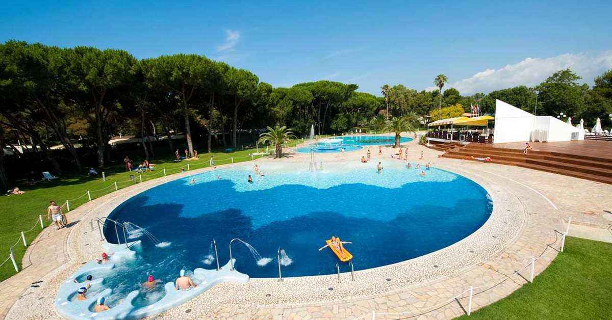 Een foto van het zwembad bij Camping Villaggio Baia Domizia