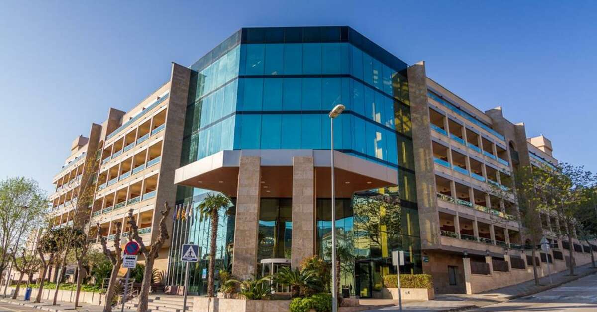 Een foto van de buitenkant van Golden Bahia de Tossa & Spa