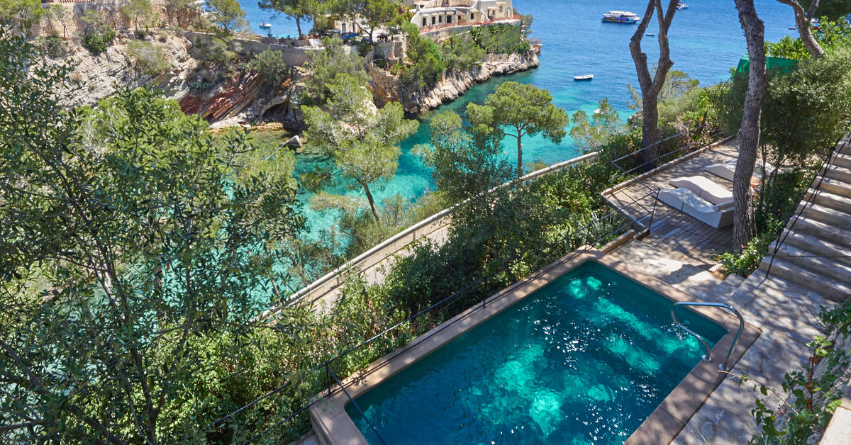 Ein Foto vom Pool im Petit Cala Fornells Hotel