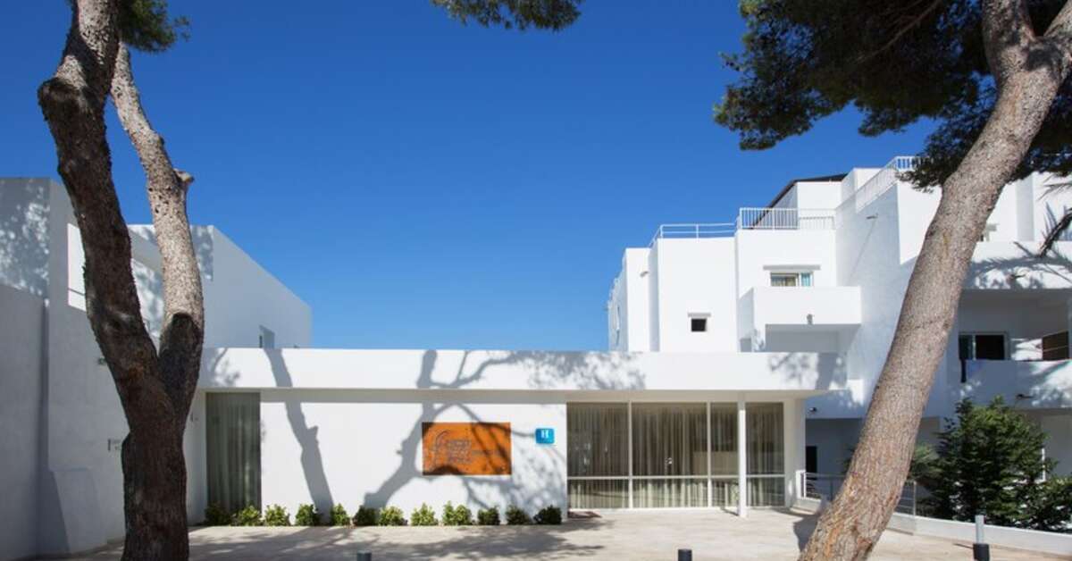 Een foto van de buitenkant van Cala d'Or Hotel