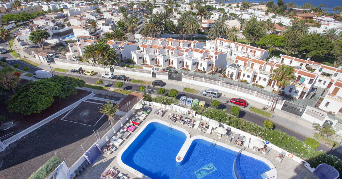 Een foto van het zwembad bij Hotel Coral Ocean View